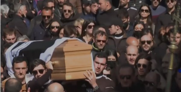 Enterrement d'Yvan Colonna : des milliers de personnes en hommage à travers la Corse
