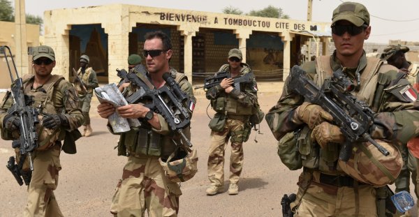 Une semaine après l'attentat de Ouagadougou, l'opération française au Sahel vivement critiquée