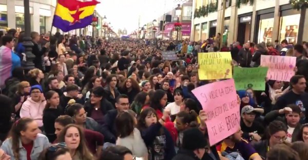 L'extrême droite au parlement andalou : des milliers de personnes manifestent