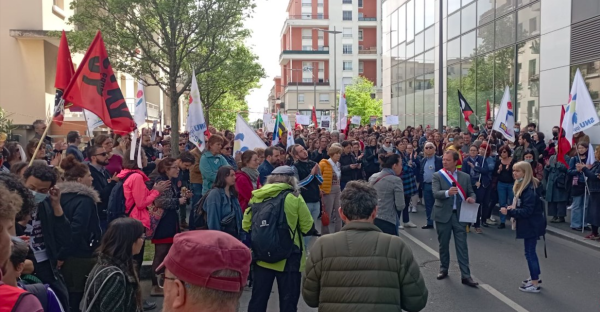500 personnes rassemblées contre la répression des enseignants de Pasteur 