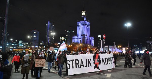 Pologne. « Fuck le PiS ! », forte mobilisation contre l'entrée en vigueur de l'interdiction de l'IVG