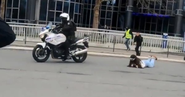 Gilet Jaune renversée par un motard de la police ? Une étudiante témoigne
