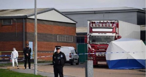 Royaume-Uni : 39 migrants retrouvés morts à l'arrière d'un camion