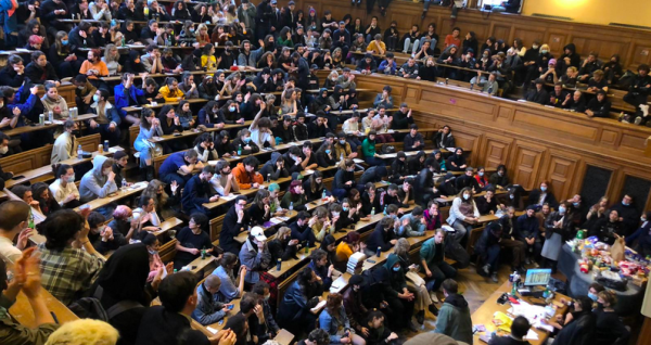Sorbonne. 600 étudiants appellent les universités à étendre la mobilisation contre Macron et Le Pen