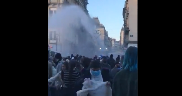 VIDEO. Canon à eau et lacrymo contre les manifestants de la Marche des Libertés à Rennes
