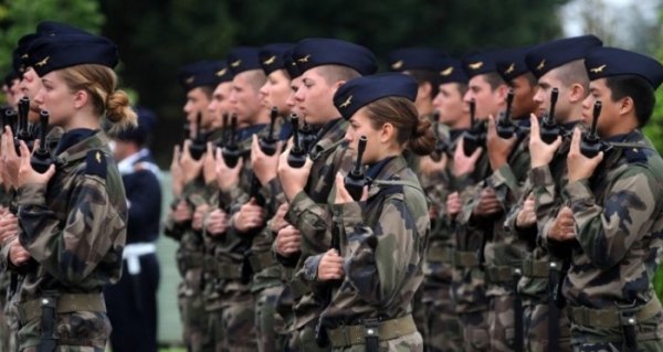 Le service militaire obligatoire promis par Macron expérimenté dès 2019 ?
