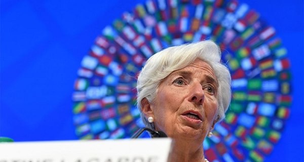 Lagarde vante la « reprise économique » et appelle à la poursuite des réformes austéritaires