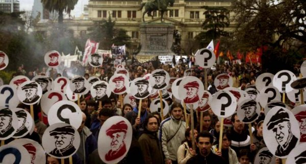 Argentine. Des milliers de personnes exigent la vérité sur les disparus de la démocratie