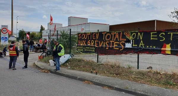 Total Feyzin : Les raffineurs en grève totale et illimitée depuis 29 jours, les Gilets jaunes en soutien