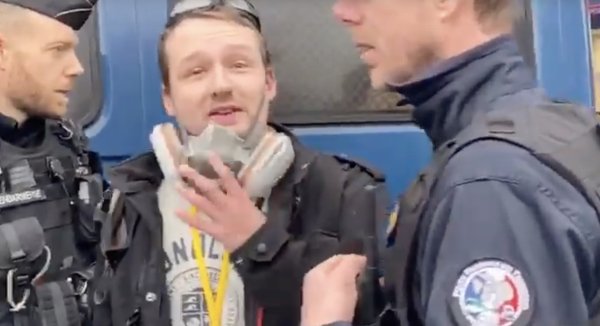 VIDEO : Le journaliste de BRUT Rémy Buisine visé et arrêté sans raison par la police !