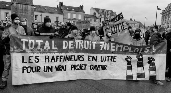 Dixième journée de grève à Grandpuits : les raffineurs et leurs soutiens mobilisés à Melun !