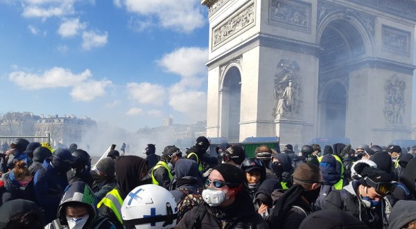 Paris. Plus de 10 000 manifestants mais pour Castaner, le mouvement des Gilets Jaunes « n'existe plus dans la réalité »