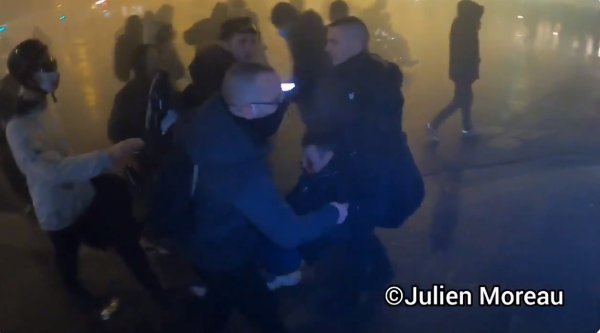 Paris. Des manifestants et un reporter gravement blessés par la police place de la République
