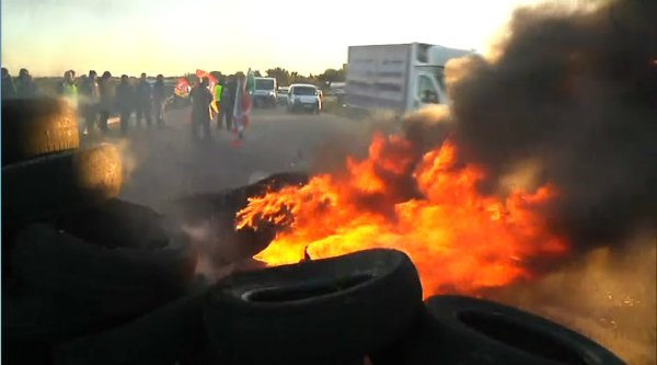 Violent déblocage de la raffinerie à Fos-sur-Mer. « Des scènes de guerre » contre les grévistes