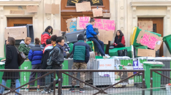 Les lycéens se mobilisent pour leur avenir : plus d'une vingtaine de lycées bloqués en région parisienne