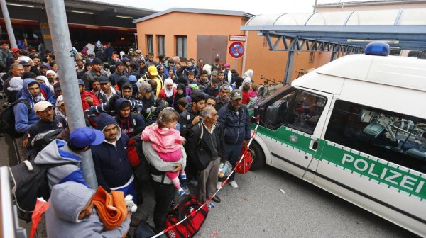 Migrants. Après les larmes, Merkel montre ses dents