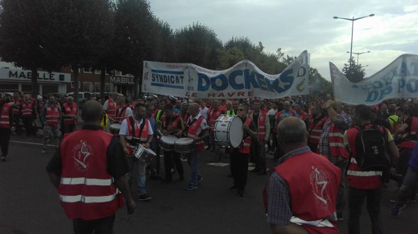 Le Havre toujours déterminé. 12 000 personnes manifestent pour l'abrogation de la loi travail et contre la répression ! 