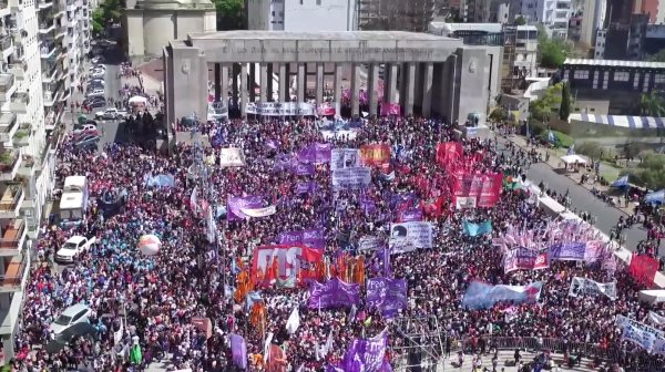 Argentine : une rencontre de femmes unique au monde rassemble des dizaines de milliers de participantes