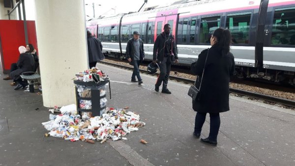 La direction de la SNCF menace de faire appel aux autorités pour débloquer les gares