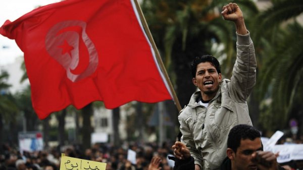A la veille des 7 ans de la chute de Ben Ali, les Tunisiens continuent de fouler le pavé