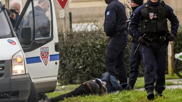 Violences policières à Calais : cinq migrants blessés et un œil crevé 