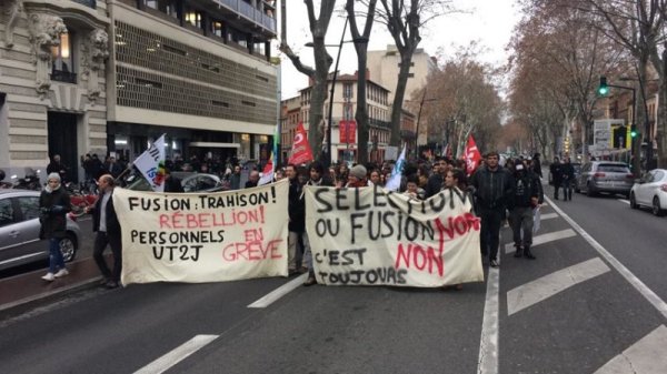 A Toulouse, plus d'un millier de grévistes contre la sélection et la fusion 