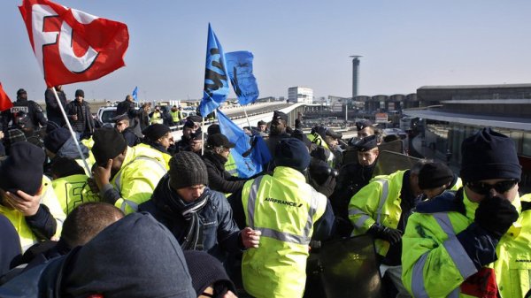 Gilets jaunes : Sud Aérien appelle à manifester le 1er décembre sur les Champs Élysées