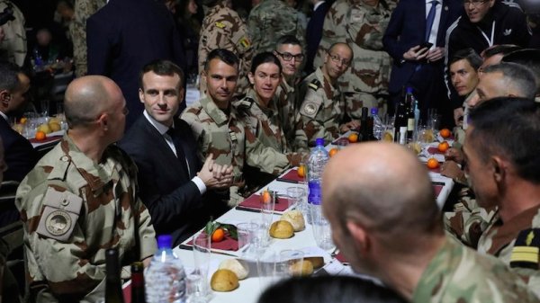 "Noël aux côtés de nos soldats" : histoire d'un enfumage médiatique