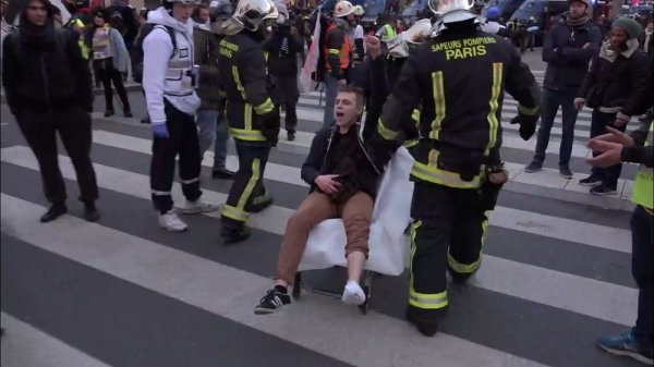 Paris. Tir de LBD : le président d'un syndicat étudiant aurait "tout le pied" cassé