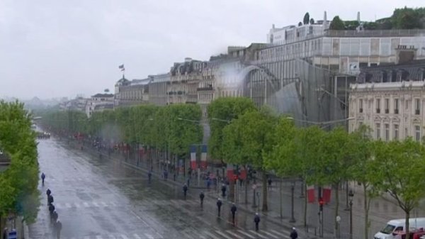 Cérémonie du 8 mai : sur les Champs, Macron rassemble moins que les gilets jaunes 