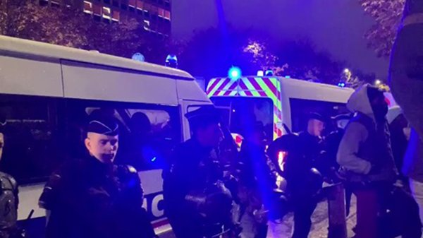 Scandaleuse expulsion du Foyer Bara à Montreuil : 200 travailleurs sans-papiers mis à la rue en pleine nuit
