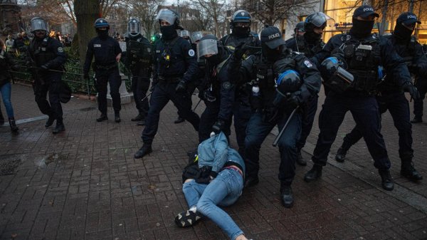 Lille : deux étudiants en journalisme violemment interpellés