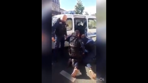 Vidéo. La police fait un plaquage ventral à un jeune homme noir et l'embarque à Bordeaux