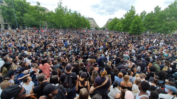Paris. Malgré l'interdiction de manifester, la mobilisation s'amplifie contre les violences policières