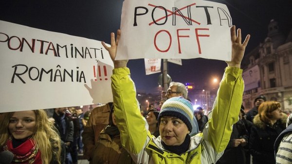 Roumanie. Démission du Premier ministre, des milliers de personnes manifestent