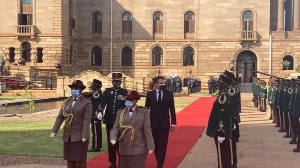 Macron en Afrique du Sud. Derrière la lutte contre le covid, la défense des intérêts impérialistes