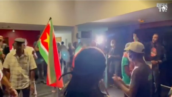 « Racistes dehors » : des manifestants guadeloupéens empêchent une interview de Marine Le Pen