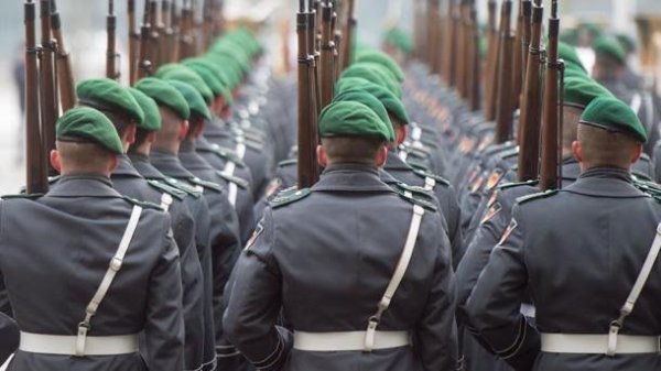 Merkel veut rétablir le service militaire obligatoire