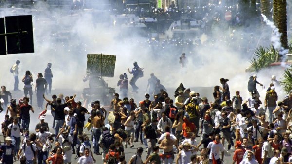 Le chef de la police admet que les manifestants anti-G8 ont été torturés à Gênes en 2001