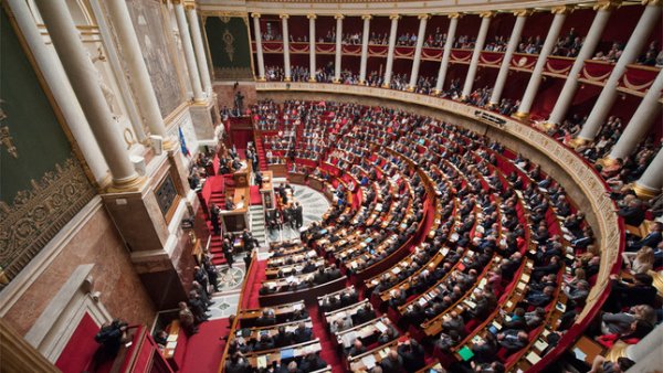Les députés LREM proposent de ne plus débattre des lois en séances plénières