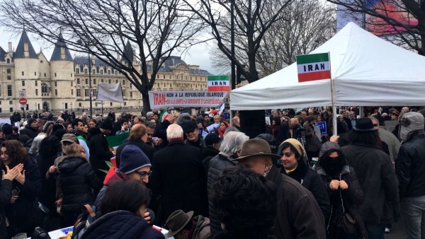 A Paris aussi, solidaires de la mobilisation populaire en Iran !