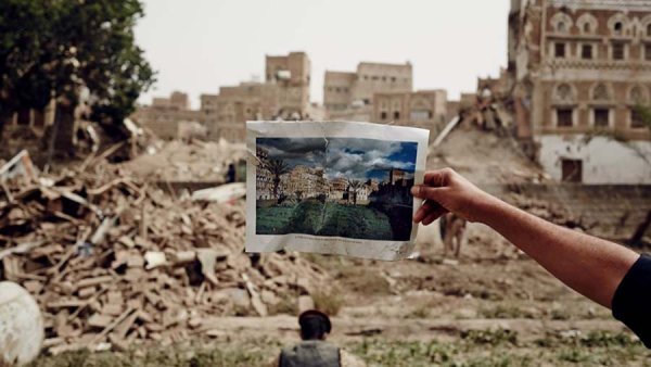 L'Arabie Saoudite écrase les yéménites mais elle promet de l'aide humanitaire