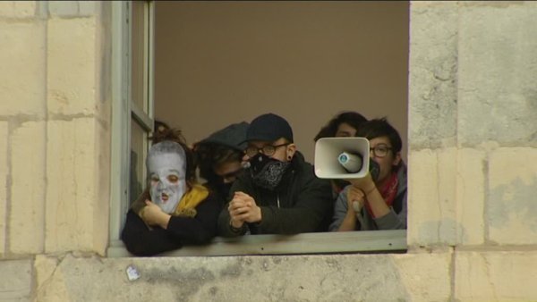Des étudiants de l'université de Besançon subissent la répression et sont poursuivis pour "dégradations en réunion"