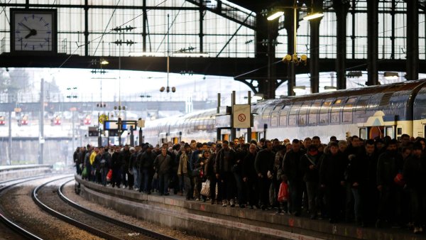Pécresse et la direction de la SNCF sur le pied de guerre pour contrer la grève des cheminots