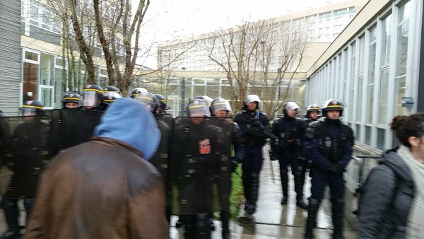 Nanterre : le président de l'université envoie la police frapper les étudiants réunis en Assemblée Générale