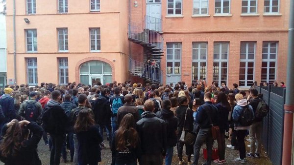 Blocage à Sciences Po Toulouse. Une AG à 300 en solidarité avec le Mirail !