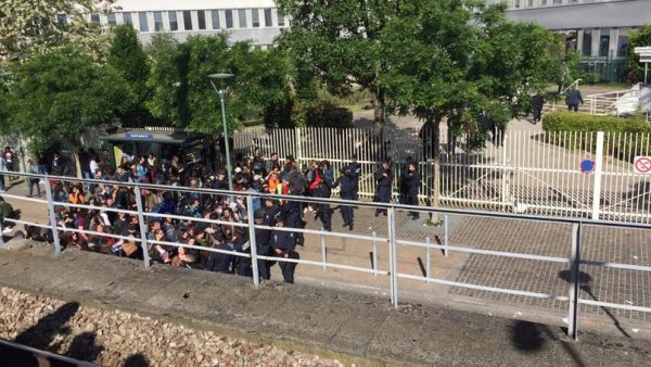 Blocage à Arcueil ce matin : les étudiants font annuler les examens de Nanterre