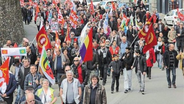 Au port de Lorient, les dockers se mettent en grève en solidarité avec leurs collègues licenciés
