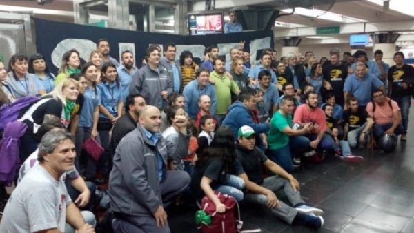 Argentine : Macri réprime durement les travailleurs du métro en grève 