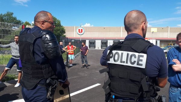 U logistique Mulhouse : Le patron fait intervenir les CRS contre les travailleurs en grève